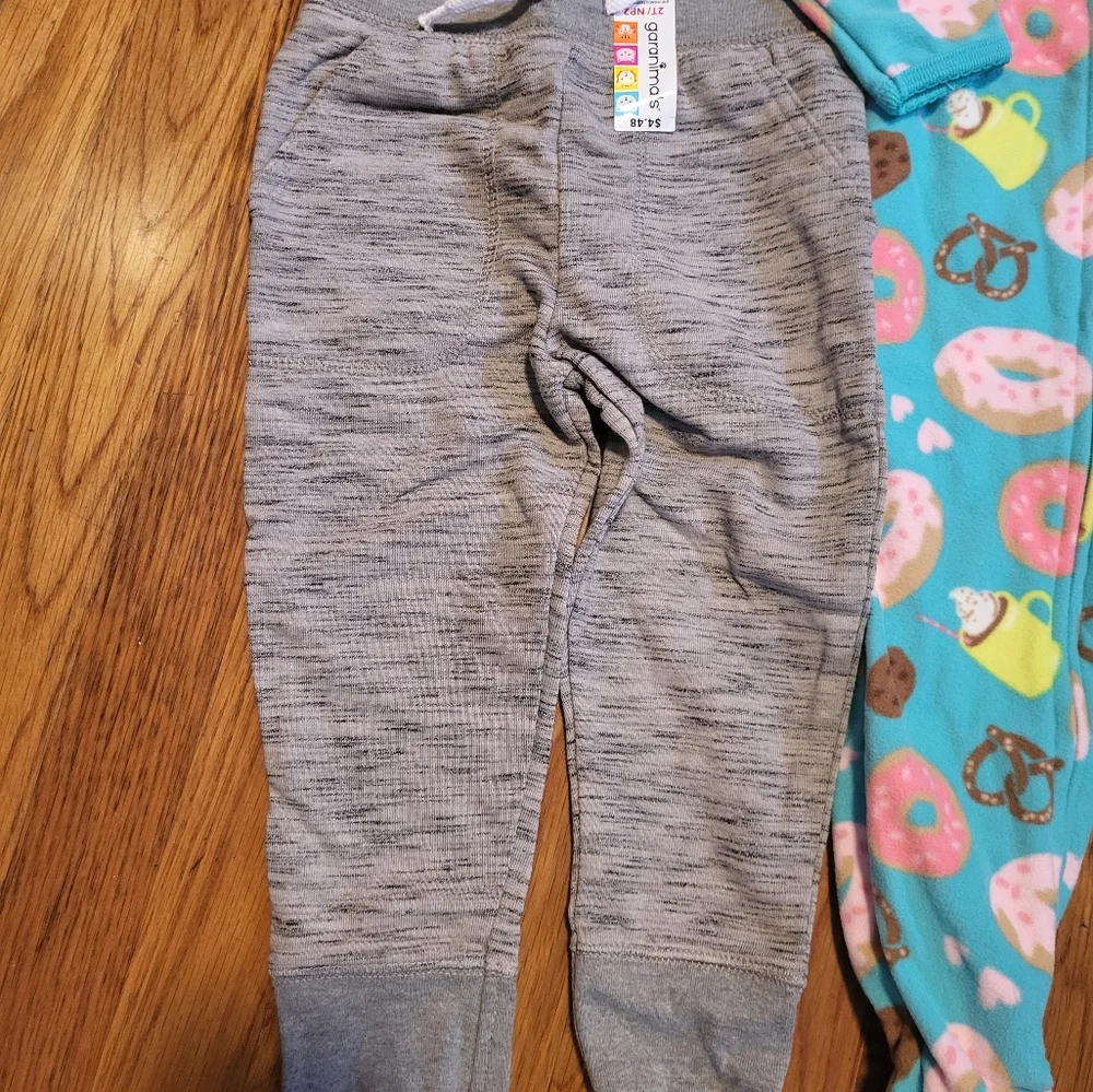 2 Child Of Mine Fleece‎ Full Zip Footed Pajamas 18 Months & Joggers 2T Gray